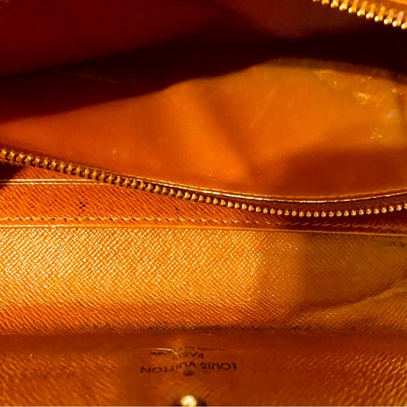 Louis Vuitton Monogram Portefeiulle Sarah
Long Bifold Wallet. 2007 France. - Picture 14 of 15